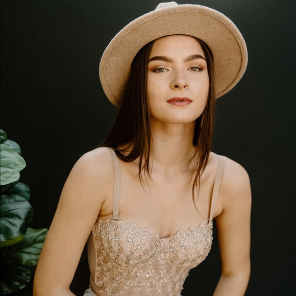 Meet your Posher, Annagrace - Picture 2 of 16